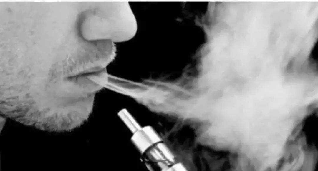 vaping101-does-vaping-make-your-teeth-yellow-like-smoking-does